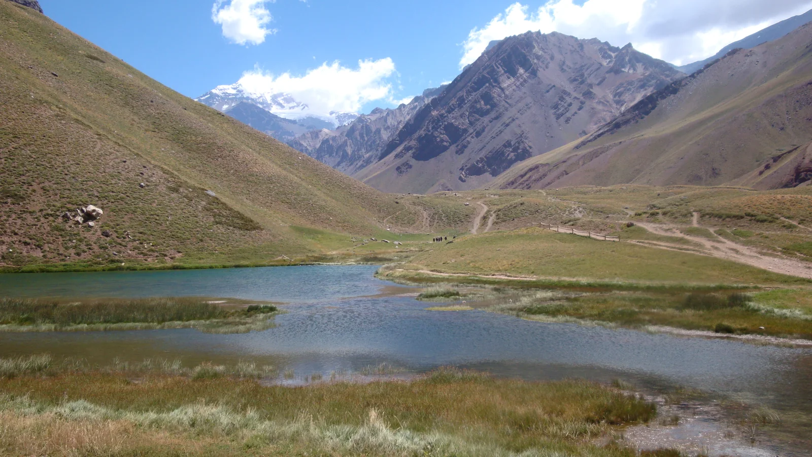Laguna de Horcones y montañas del Parque Provincial Aconcagua
