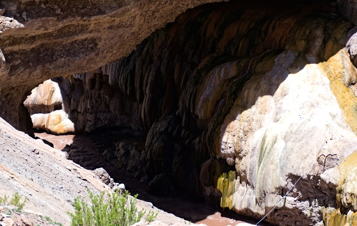 Formación natural y aguas minerales de Puente del Inca, Mendoza