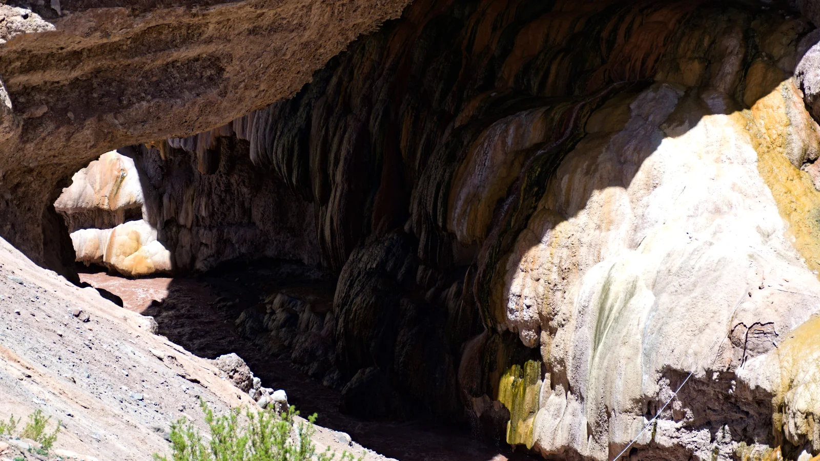 Formación natural y aguas minerales de Puente del Inca, Mendoza